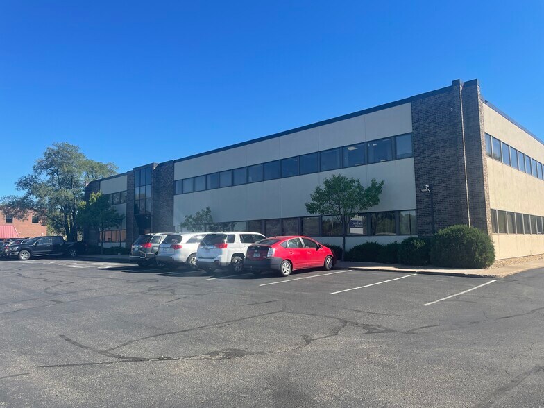 More Photos Of 1959 Sloan Pl N, Maplewood Office For Lease