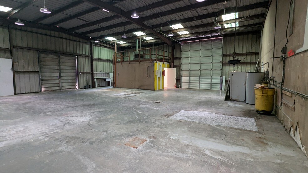 More Photos Of 536 Lewelling Blvd, San Leandro Light Distribution For Lease