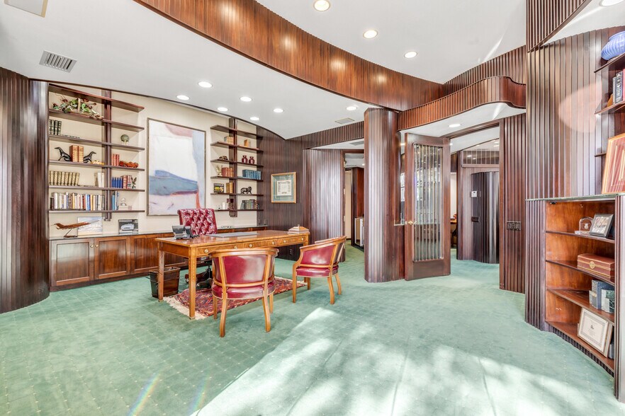 More Photos Of 100-104 Riverside Dr, New Smyrna Beach Office For Sale