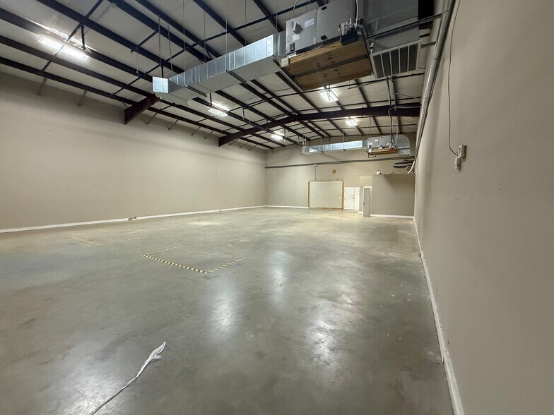 More Photos Of 1667 Shug Jordan Pky, Auburn Flex For Lease