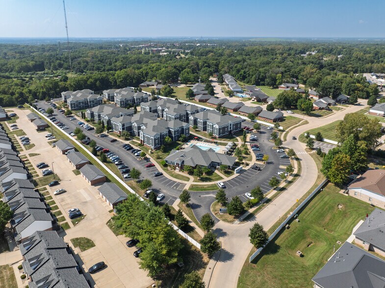 More Photos Of 1 Campus Edge Dr, Edwardsville Apartments For Sale