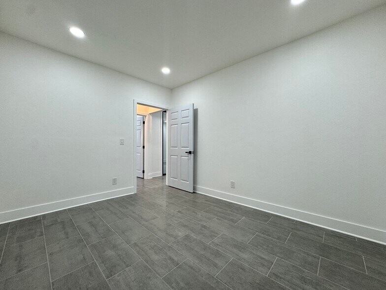 More Photos Of 557 W Plant St, Winter Garden Office For Sale