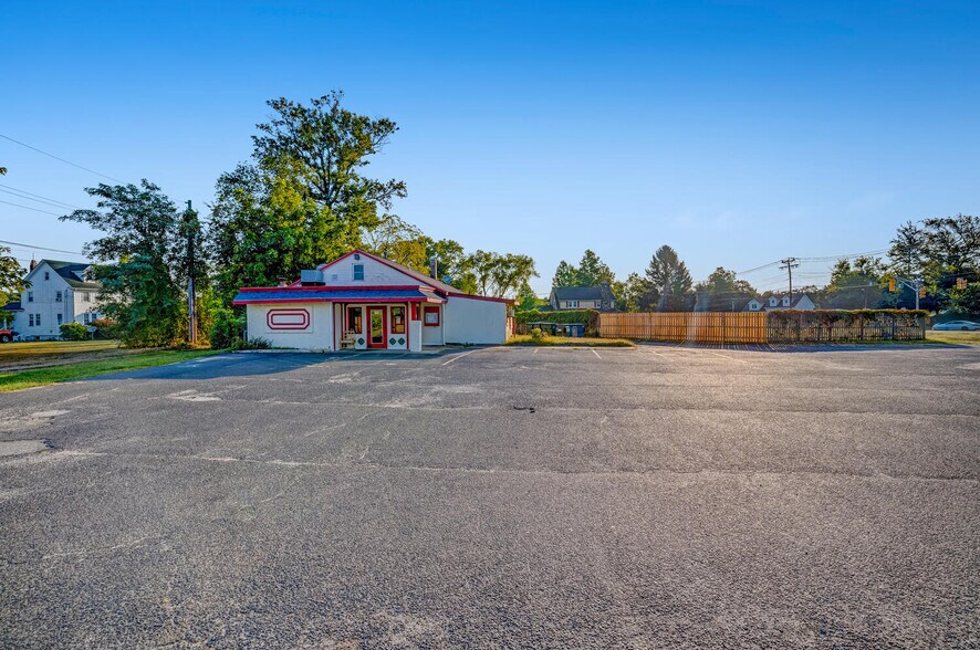 More Photos Of 111 Lakeside Dr, Tuckerton Light Distribution For Sale