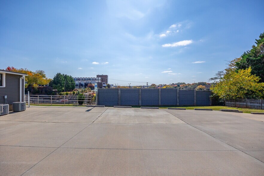 More Photos Of 126 S Spruce St, Winston-Salem Office Residential For Sale