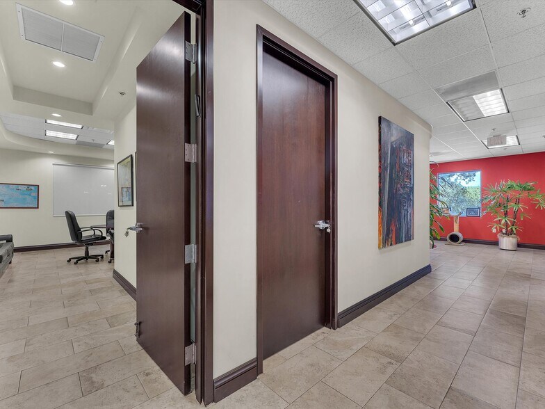 More Photos Of 2260 NW 114th Ave, Doral Warehouse For Lease