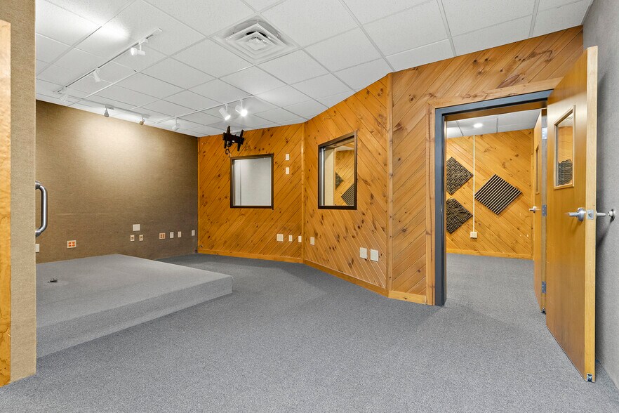 More Photos Of 1496 Bellevue St, Green Bay Office For Lease