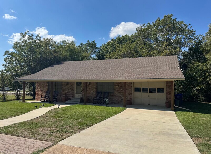 Primary Photo Of 209 N Elm St, Royse City Specialty For Sale