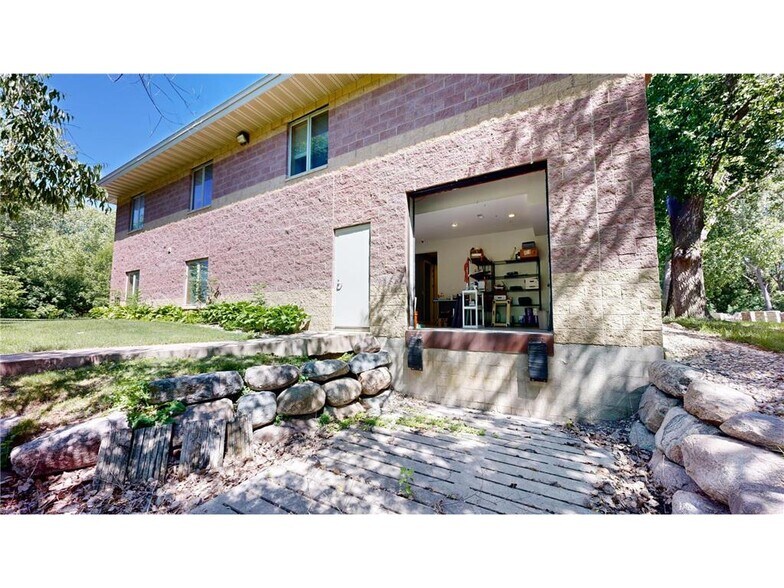 More Photos Of 768 N Creek Dr, Willmar Flex For Sale