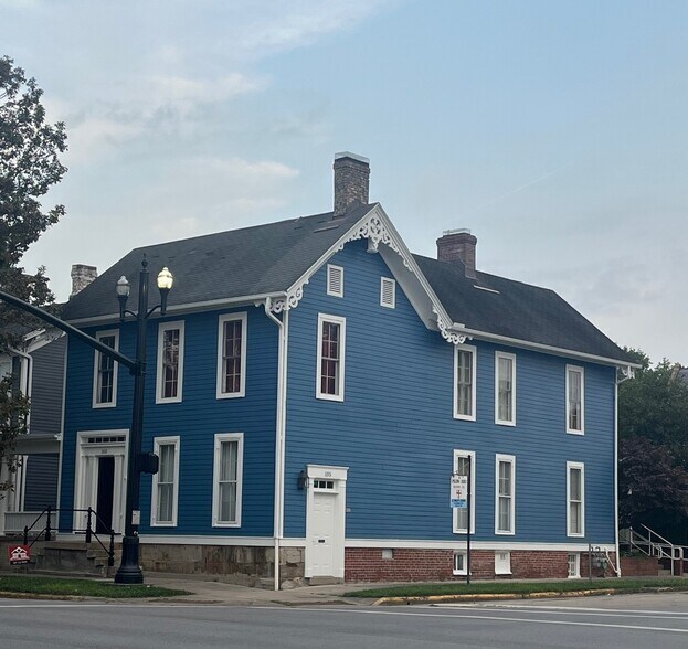 Primary Photo Of 105 W Mound St, Circleville Office For Lease