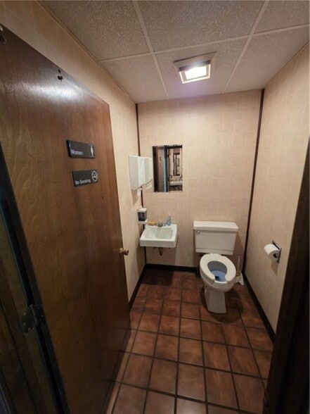 More Photos Of 6303 King Hill Ave, Saint Joseph Office For Sale