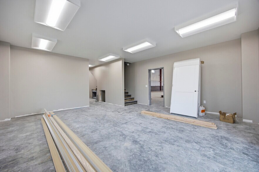 More Photos Of 1342 E Saint Helens St, Pasco Light Distribution For Lease
