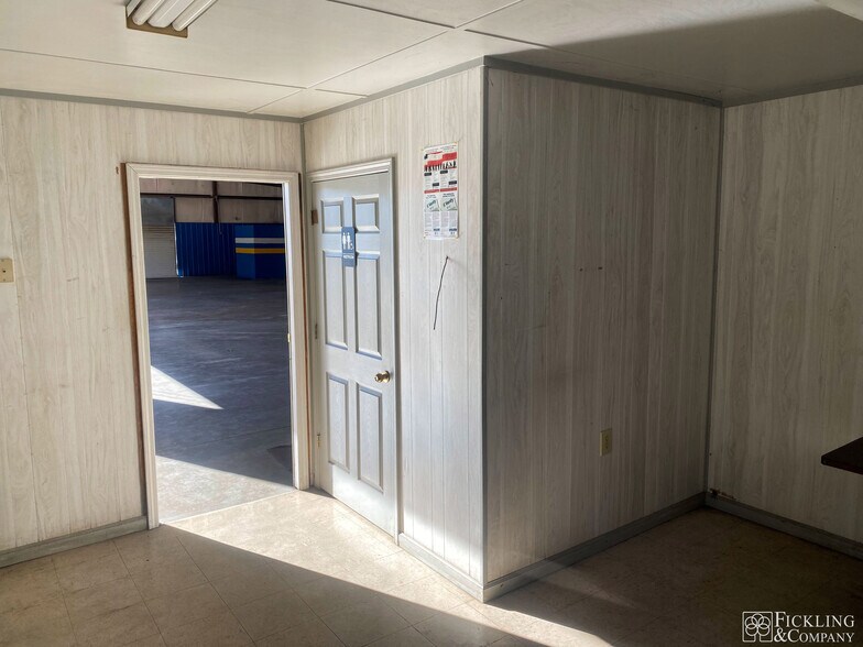 More Photos Of 3401 Ocmulgee East Blvd, Macon-Bibb Flex For Lease