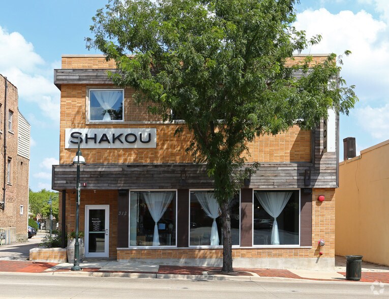 More Photos Of 312 W Main St, St Charles Restaurant For Lease