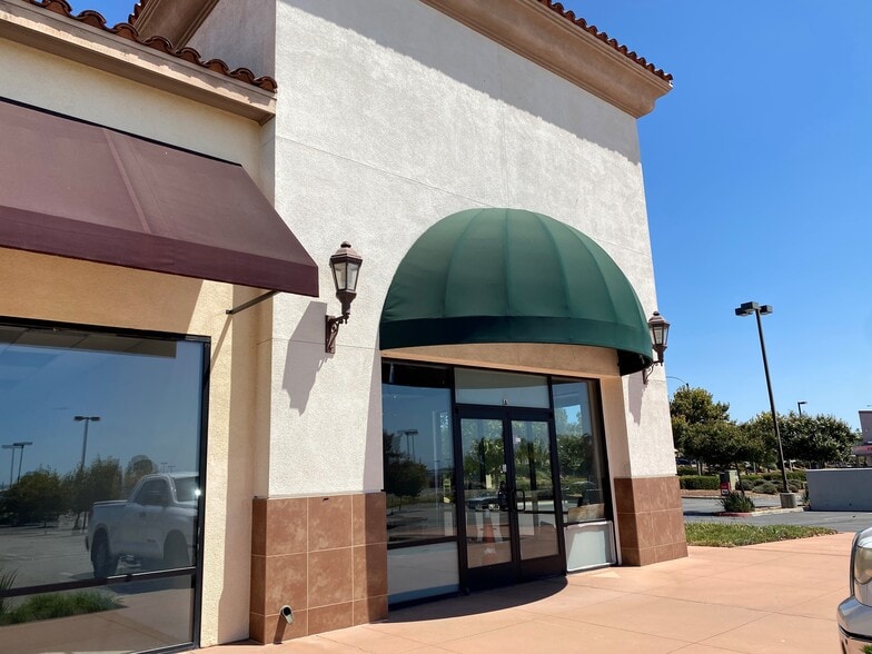 More Photos Of Hwy 60 @ I-215, Riverside Unknown For Lease