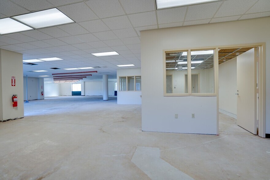 More Photos Of 275 Portsmouth Ave, Stratham Light Manufacturing For Sale