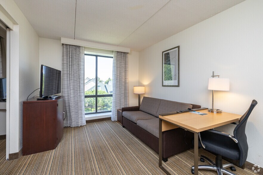 More Photos Of 3400 Edinborough Way, Edina Hotel For Sale