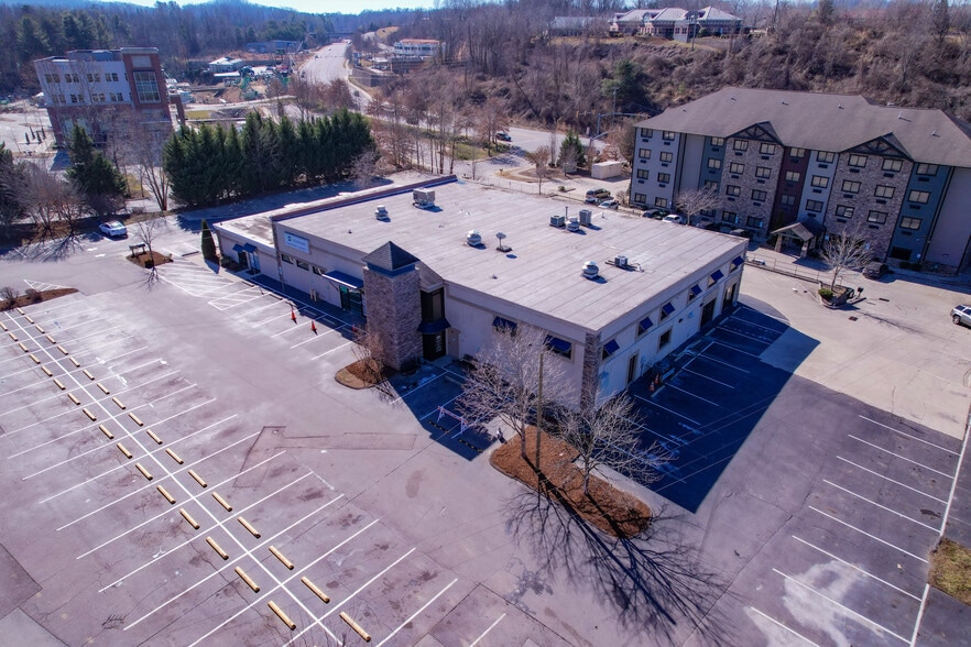 More Photos Of 6 Roberts Rd, Asheville Office For Lease
