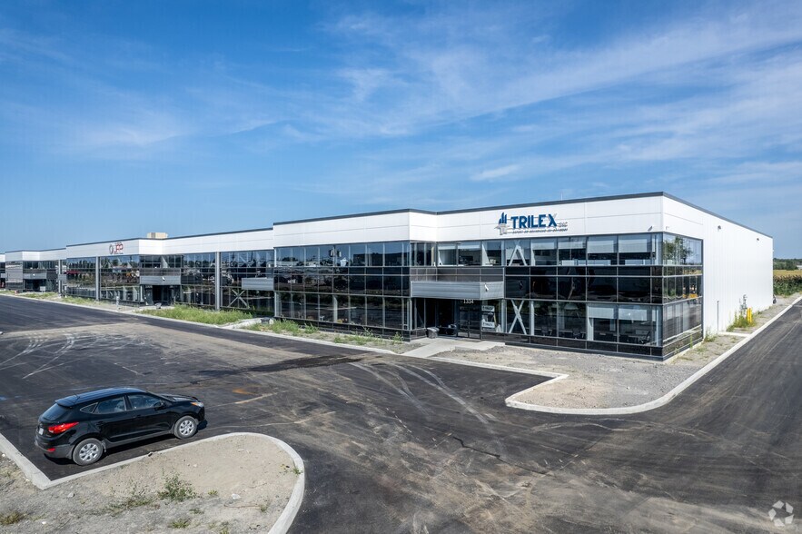 More Photos Of 1300-1334 Av De La Gare, Mascouche Service For Lease