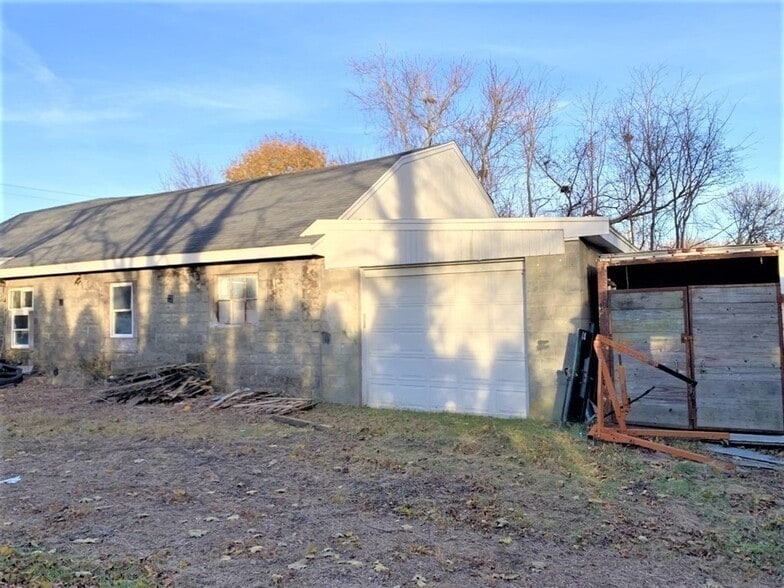 More Photos Of 99 Spring St, Fairhaven Auto Repair For Sale