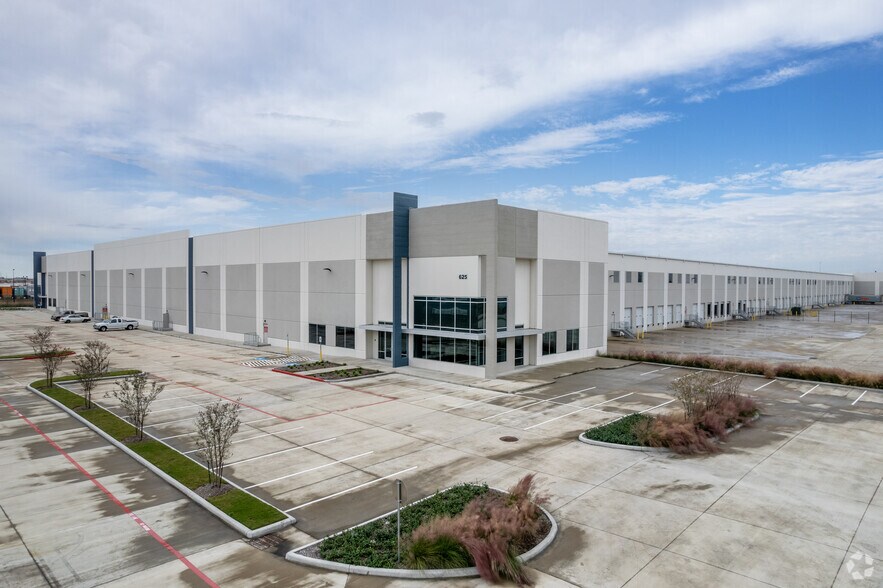 More Photos Of 625 Independence Pky, Deer Park Distribution For Lease