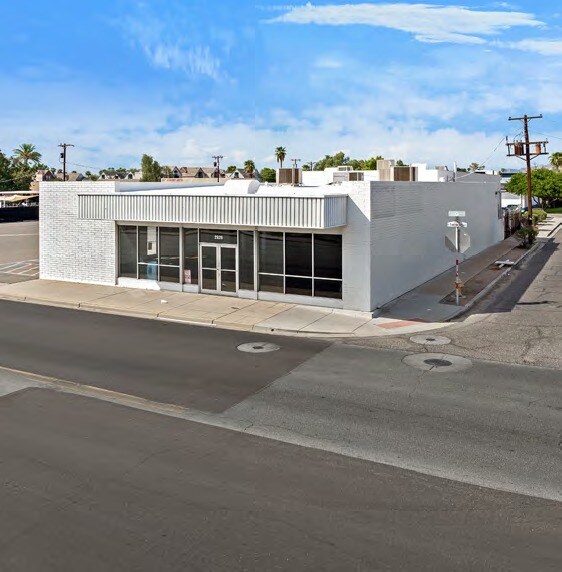 More Photos Of 2926 E Thomas Rd, Phoenix Showroom For Sale