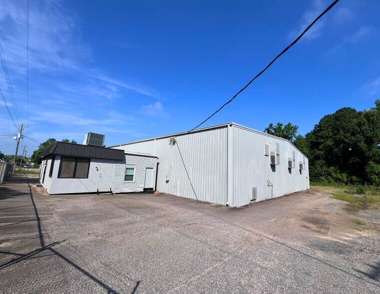 Primary Photo Of 104 Bombay Dr, Columbia Warehouse For Lease