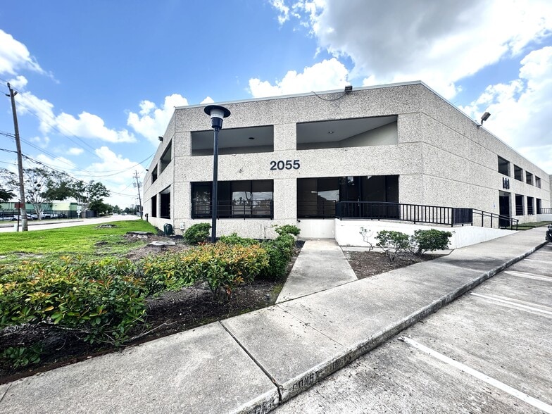 More Photos Of 2055 Silber Rd, Houston Unknown For Lease