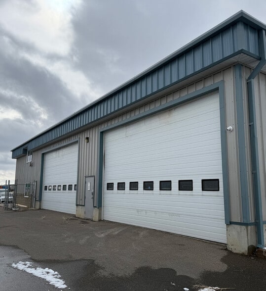 More Photos Of 3805 14 Av N, Lethbridge Warehouse For Lease