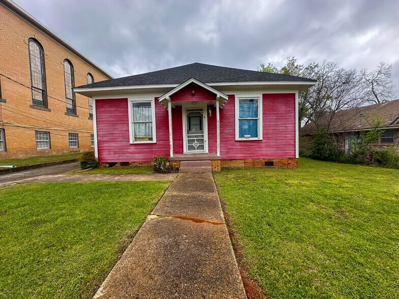 More Photos Of 247 S Barron St, Rusk Religious Facility For Sale