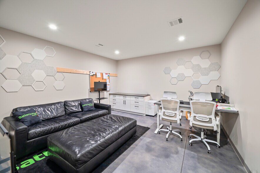 More Photos Of 7622 Eagle Ln, Spring Airplane Hangar For Sale