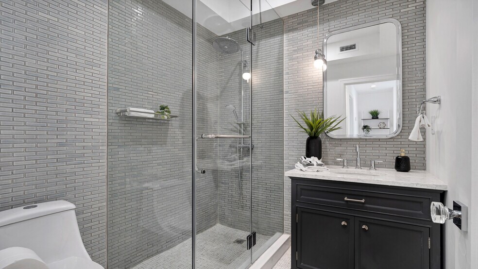 More Photos Of 1351 Seward St, Los Angeles Apartments For Sale
