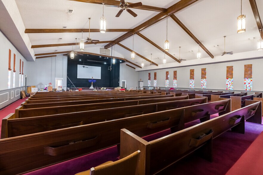 More Photos Of 1809 34th St, Lubbock Religious Facility For Sale