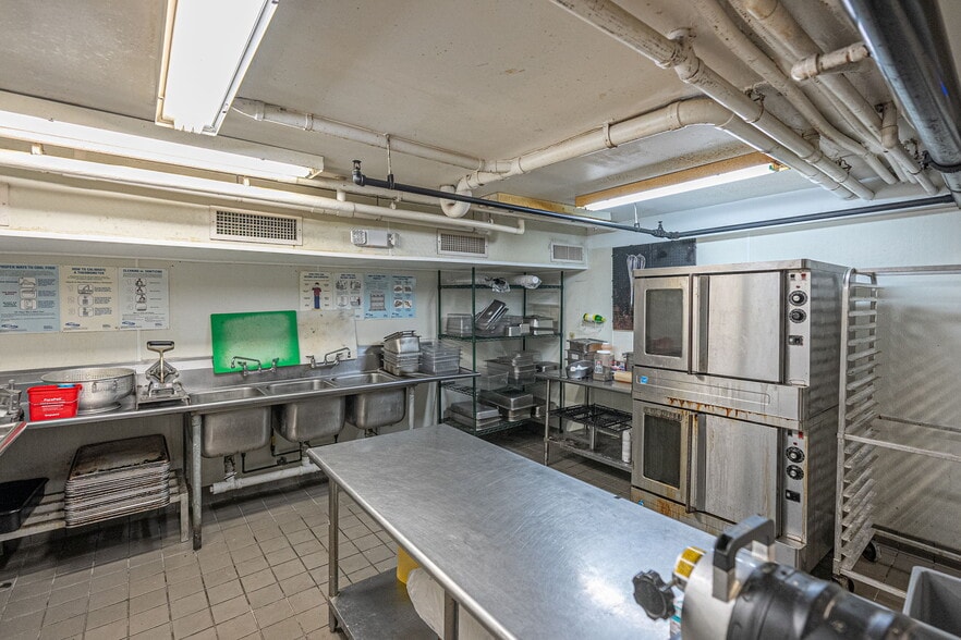 More Photos Of 209 W Congress St, Savannah Restaurant For Sale