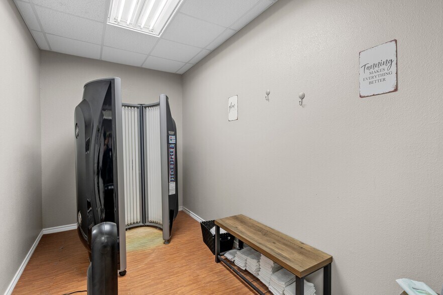 More Photos Of 219 Ave C, Rosebud General Retail For Sale