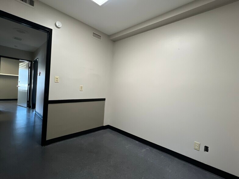 More Photos Of 1913 E 17th St, Santa Ana Office For Sale