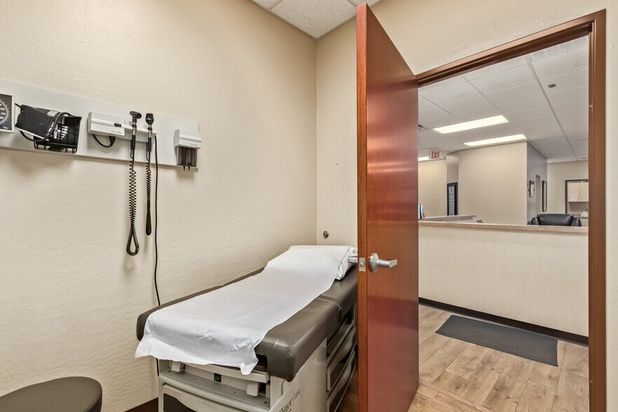 More Photos Of 6840 E Brown Rd, Mesa Medical For Sale