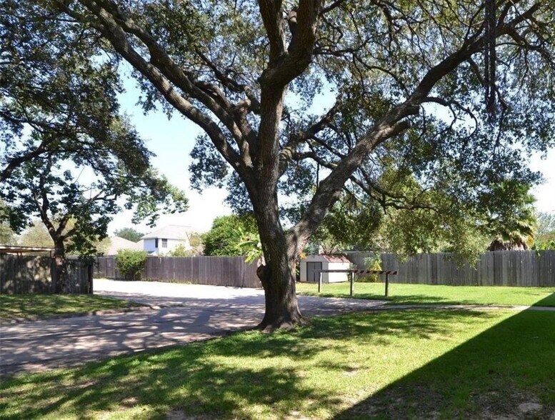 More Photos Of 1865 Florida Dr, Seabrook Multifamily For Sale