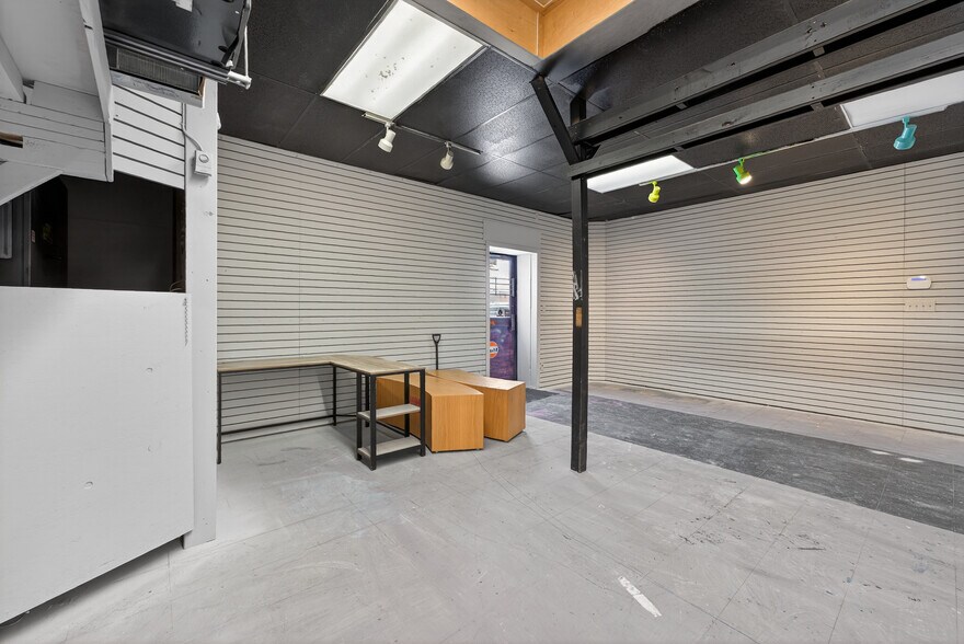 More Photos Of 384 Queen St, Peterborough General Retail For Sale