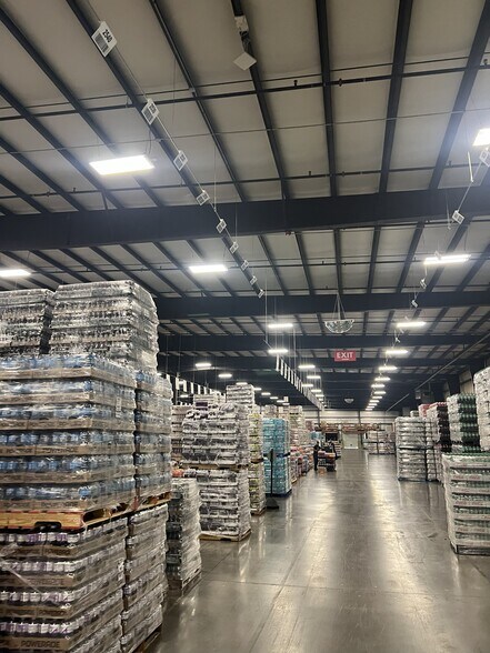More Photos Of 4022 Integrity Dr, Roanoke Distribution For Lease