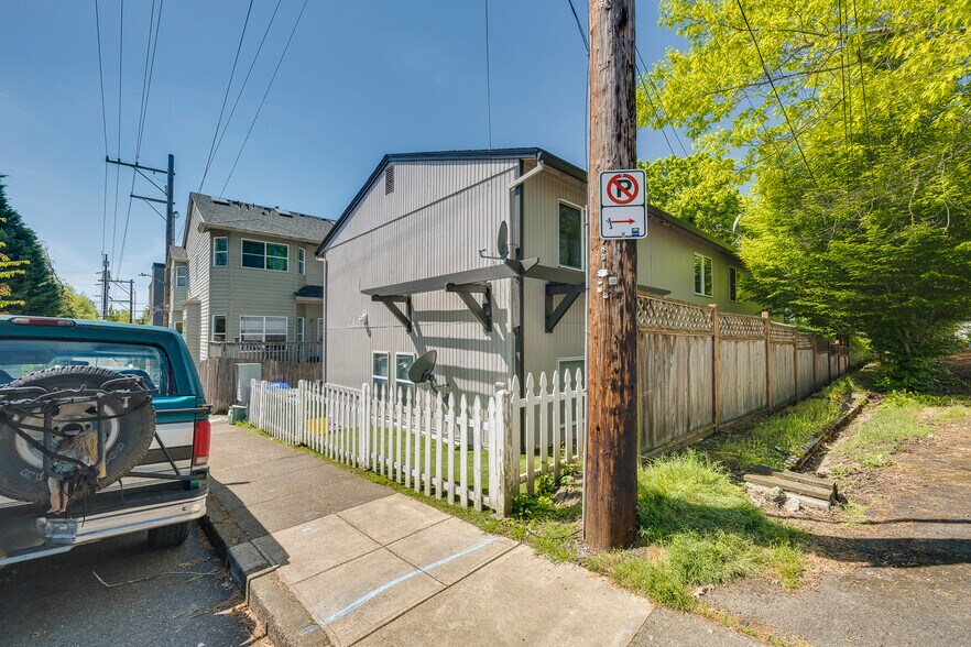More Photos Of 7831 SW 34th Ave, Portland Apartments For Sale