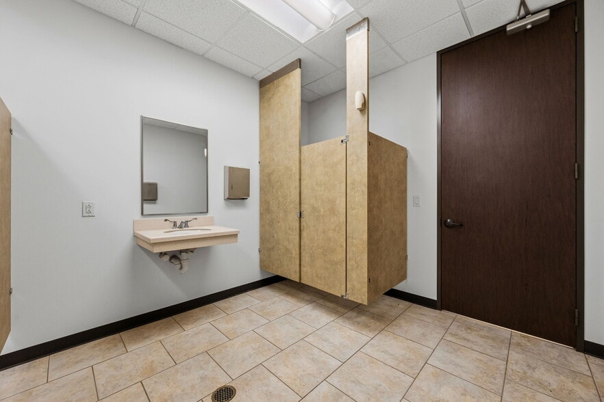 More Photos Of 901 W 18th St, Houston Warehouse For Sale