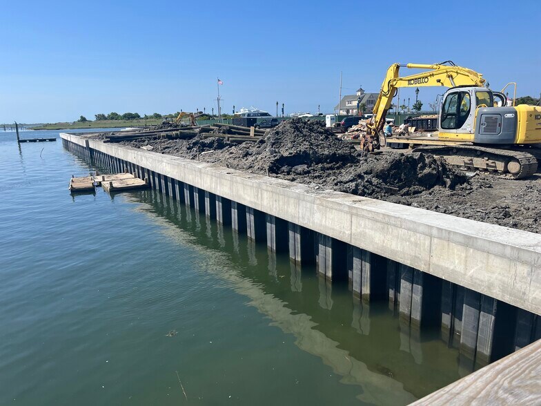 More Photos Of 405 Woodcleft Ave, Freeport Land For Sale