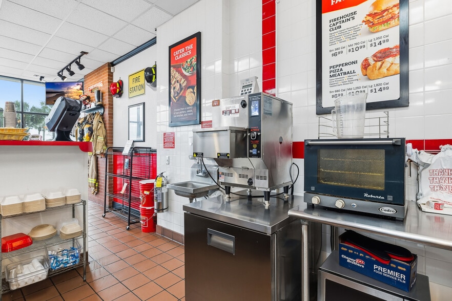 More Photos Of 18500 Veterans Blvd, Port Charlotte General Retail For Sale