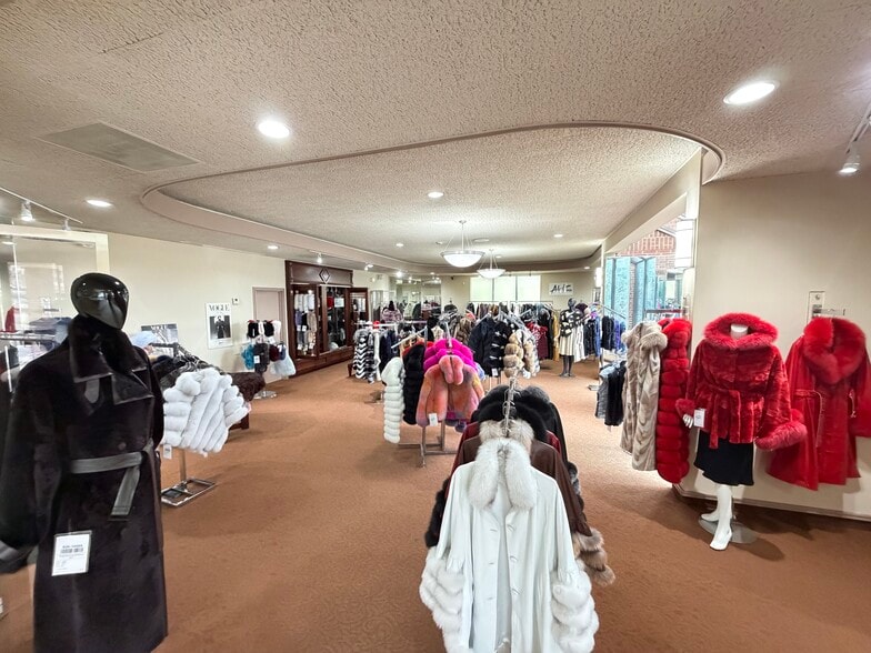 More Photos Of 9029 Metcalf Ave, Overland Park Freestanding For Sale