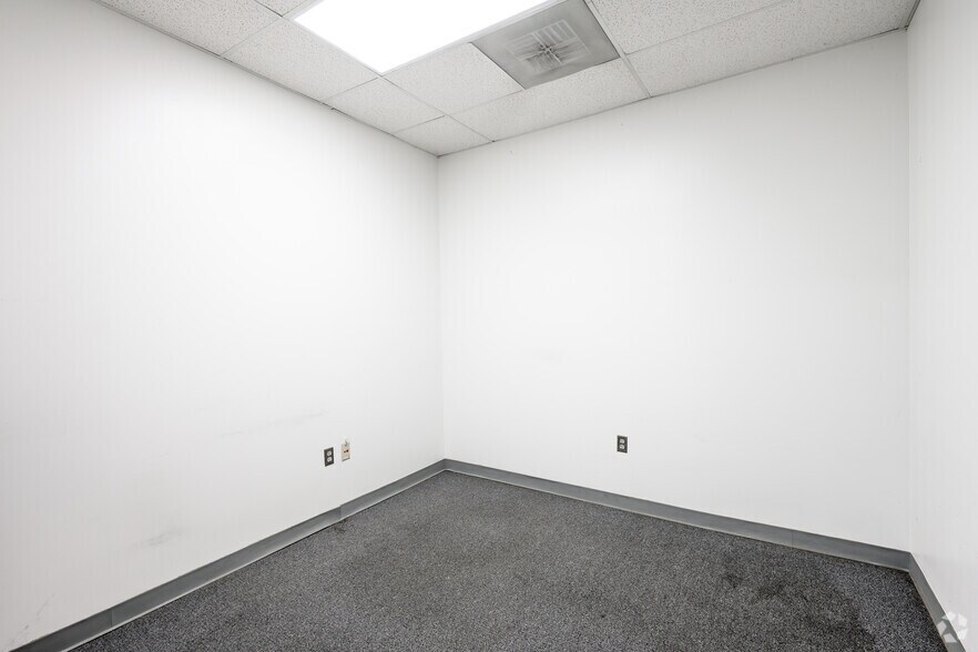 More Photos Of 6310 Gravel Ave, Alexandria Unknown For Lease