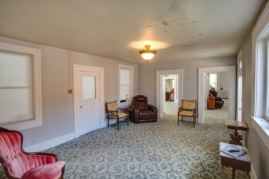 More Photos Of 212 E Main St, Carlinville Office Residential For Sale