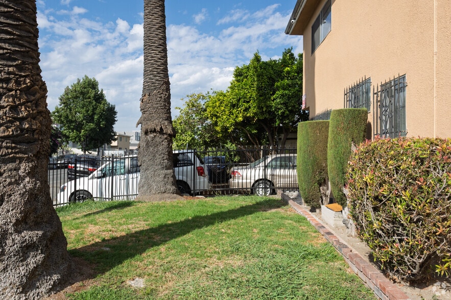 More Photos Of 533-535 W 75th St, Los Angeles Apartments For Sale