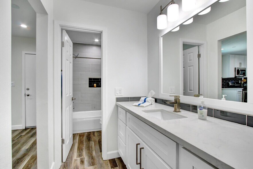 More Photos Of 14849 Vanowen St, Van Nuys Apartments For Sale
