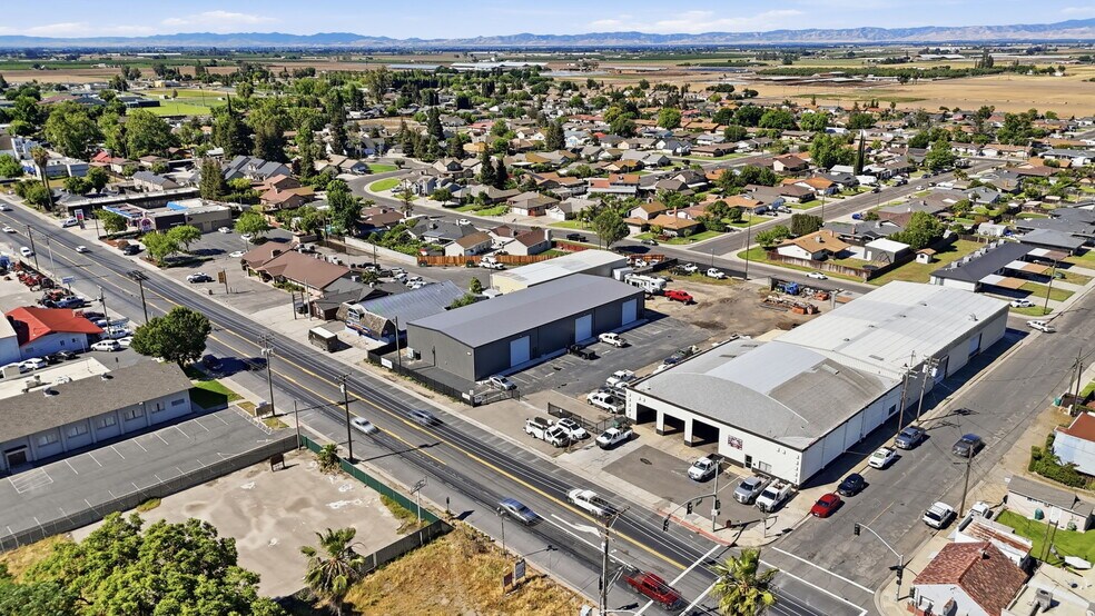 More Photos Of 8217 Lander Ave, Hilmar Flex For Lease