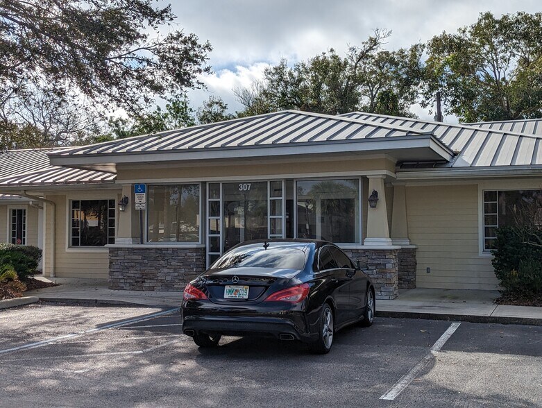 More Photos Of 307 E New Haven Ave, Melbourne Office For Lease